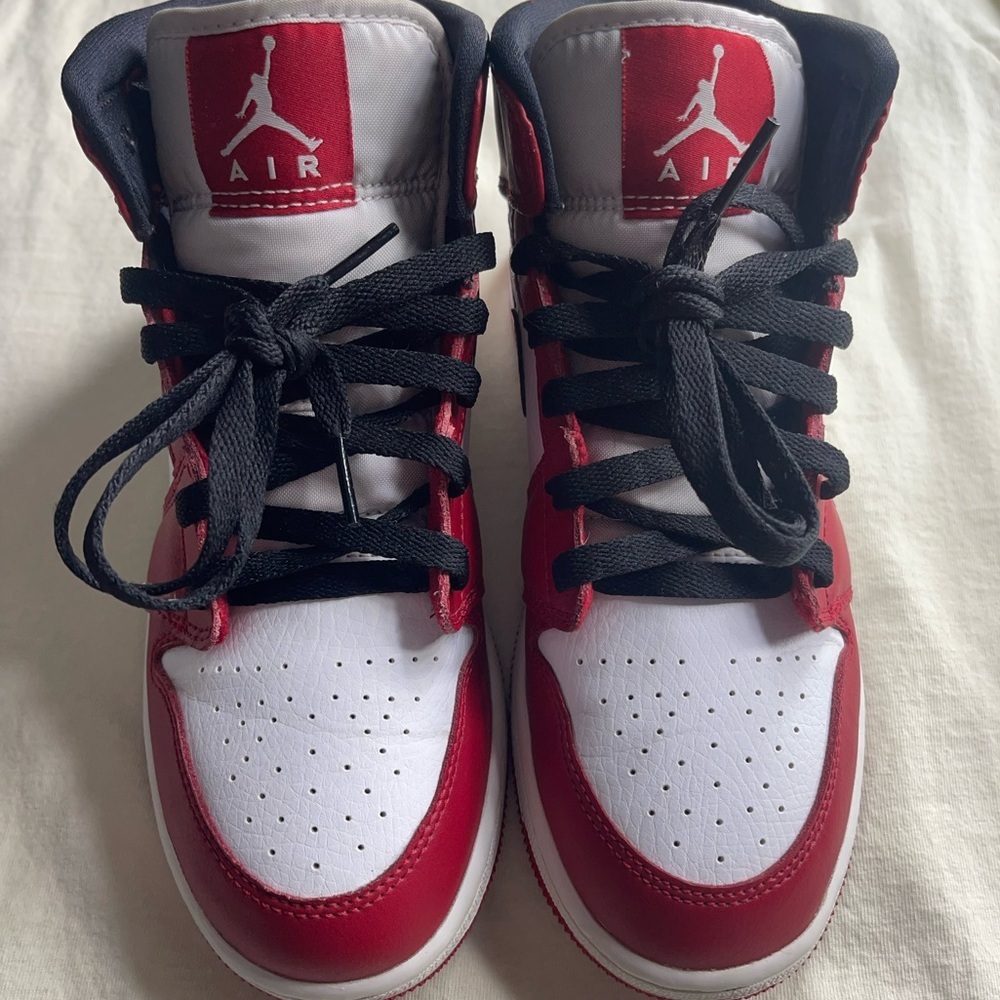 Jordan 1 Chicago Mid